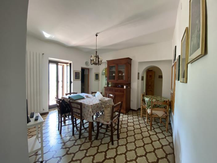 Image No.20-4 Bed Townhouse for sale