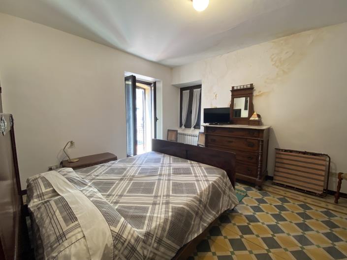 Image No.25-4 Bed Townhouse for sale