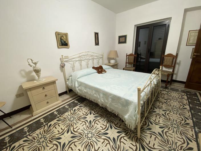 Image No.27-4 Bed Townhouse for sale