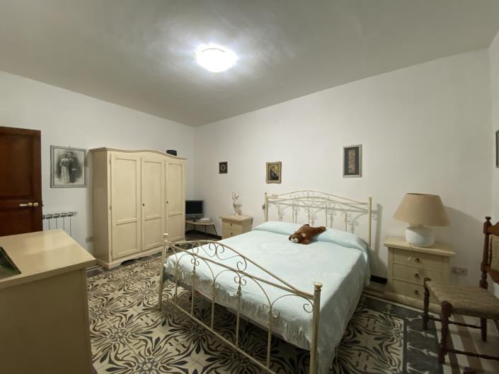 Image No.28-4 Bed Townhouse for sale