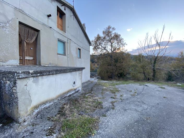 Image No.6-2 Bed Country House for sale