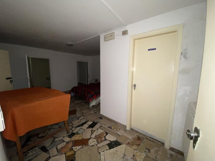 Image No.18-1 Bed Townhouse for sale