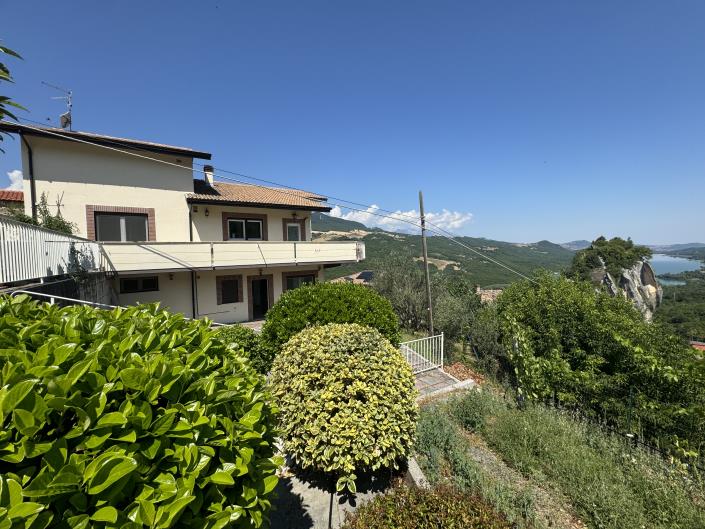 Image No.1-5 Bed Villa / Detached for sale