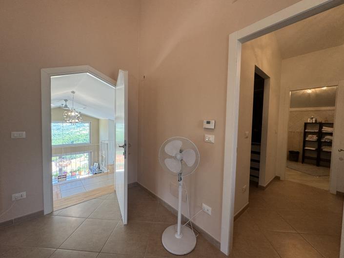 Image No.17-5 Bed Villa / Detached for sale