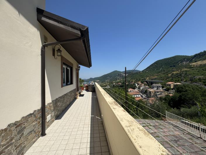 Image No.49-5 Bed Villa / Detached for sale