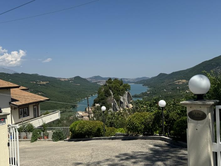 Image No.52-5 Bed Villa / Detached for sale