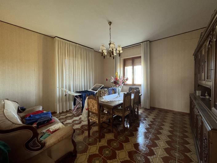 Image No.13-6 Bed Farmhouse for sale