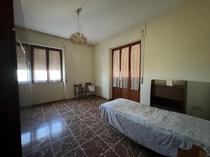 Image No.14-6 Bed Farmhouse for sale