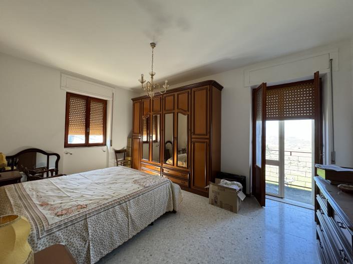 Image No.19-6 Bed Farmhouse for sale