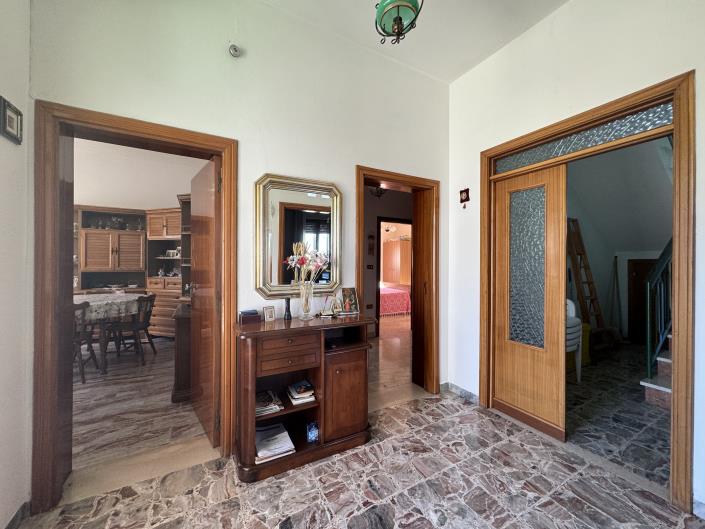 Image No.21-6 Bed Farmhouse for sale