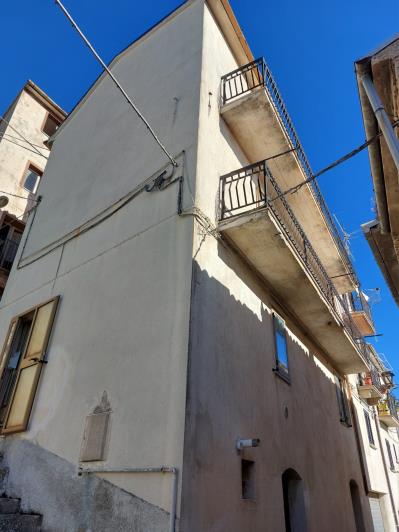 Image No.1-4 Bed Townhouse for sale