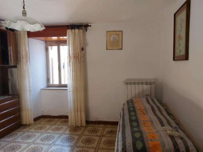 Image No.15-4 Bed Townhouse for sale