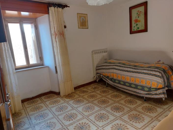 Image No.16-4 Bed Townhouse for sale