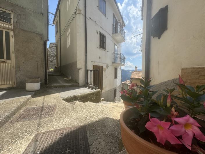 Image No.1-2 Bed Townhouse for sale