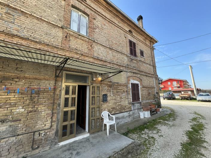 Image No.32-8 Bed Villa / Detached for sale