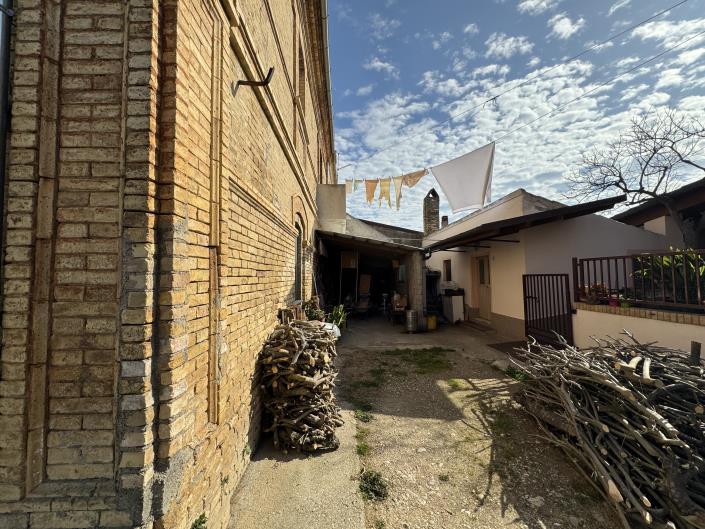 Image No.35-8 Bed Villa / Detached for sale