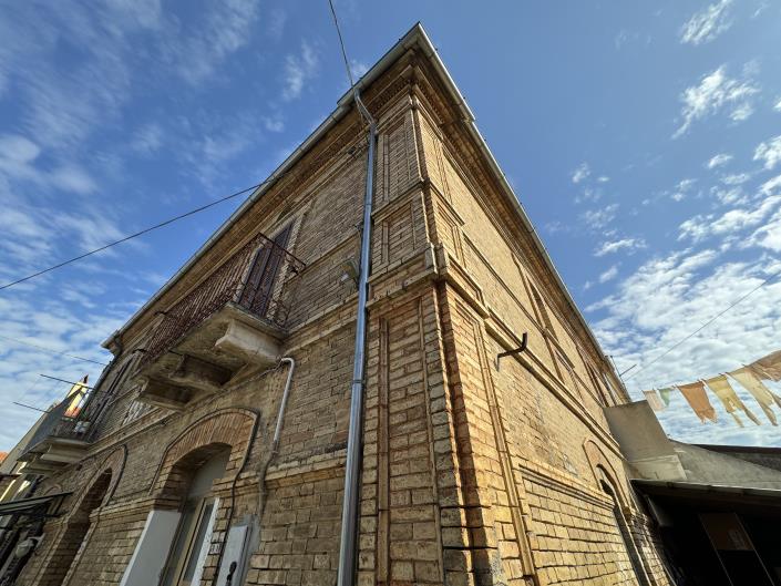 Image No.36-8 Bed Villa / Detached for sale