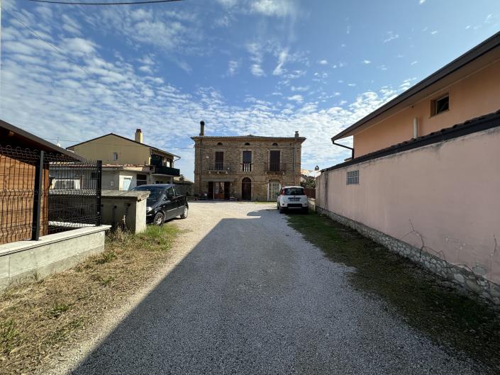 Image No.43-8 Bed Villa / Detached for sale