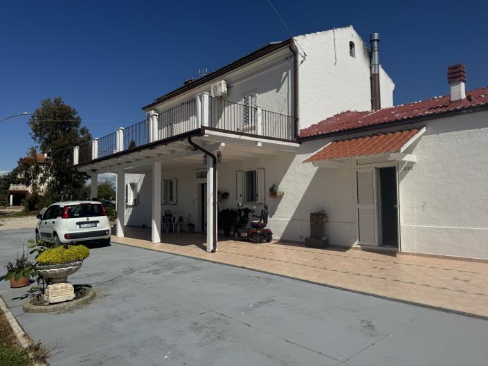 Image No.9-3 Bed Villa / Detached for sale