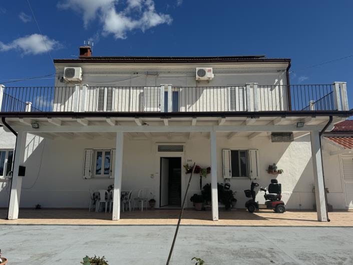 Image No.1-3 Bed Villa / Detached for sale