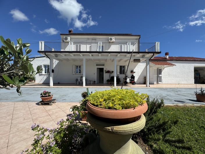 Image No.2-3 Bed Villa / Detached for sale