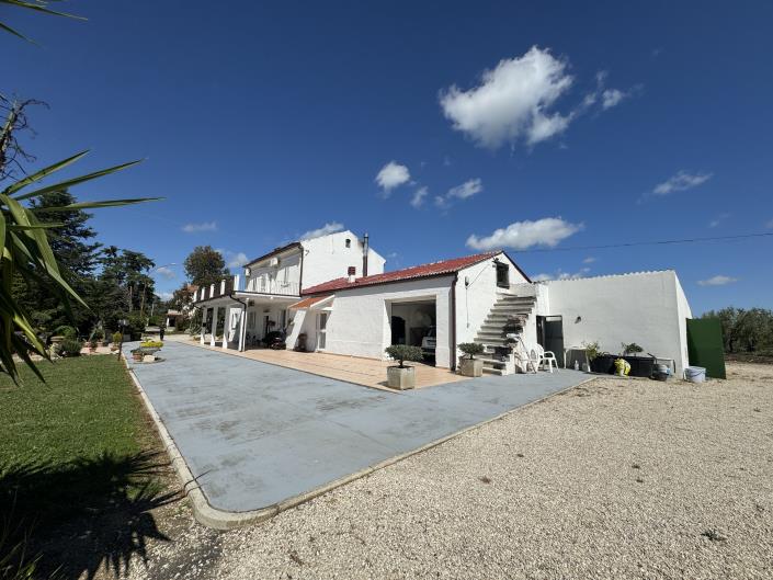 Image No.22-3 Bed Villa / Detached for sale