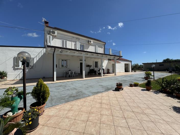 Image No.24-3 Bed Villa / Detached for sale