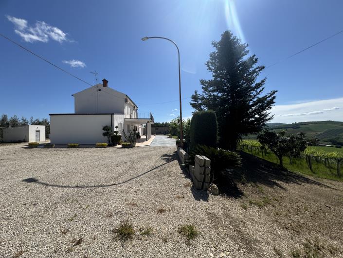 Image No.41-3 Bed Villa / Detached for sale