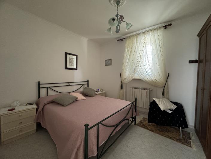 Image No.53-3 Bed Villa / Detached for sale