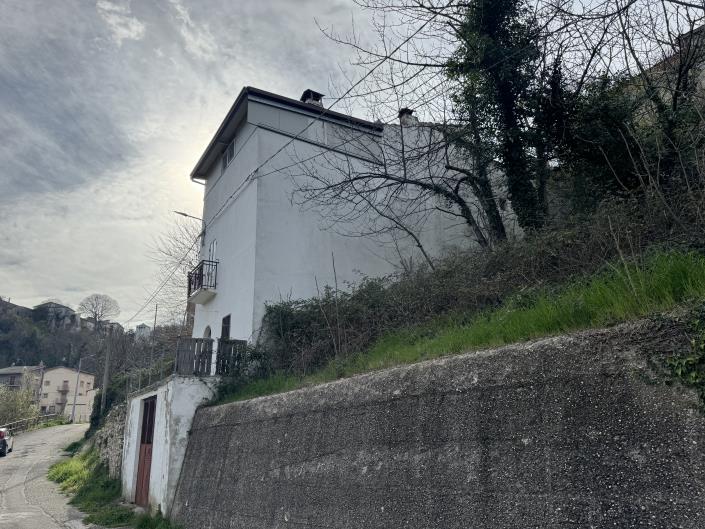 Image No.5-2 Bed House for sale