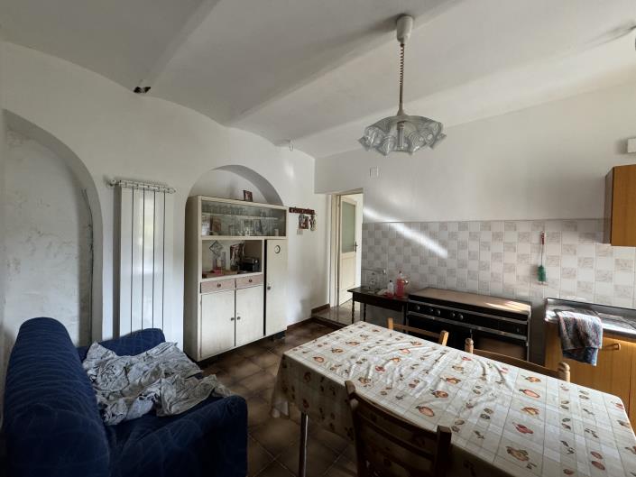 Image No.8-2 Bed House for sale