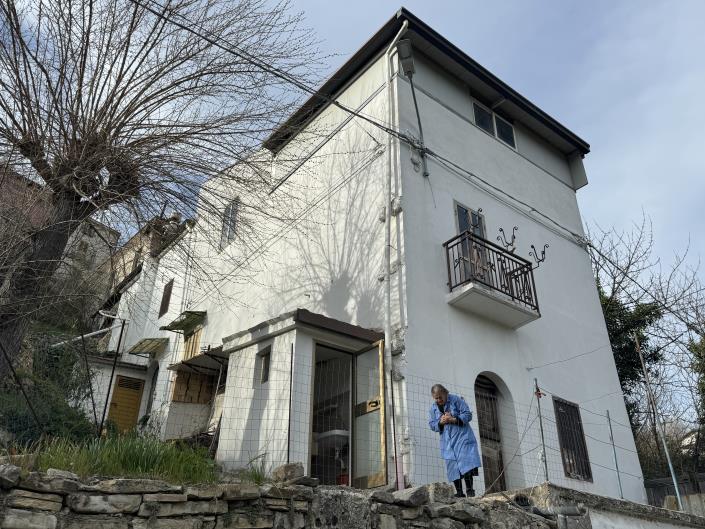 Image No.43-2 Bed House for sale