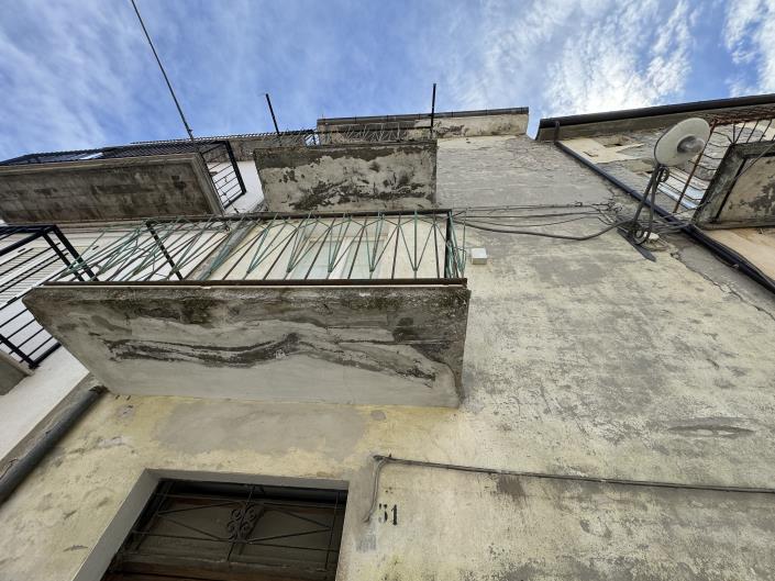 Image No.2-2 Bed Townhouse for sale