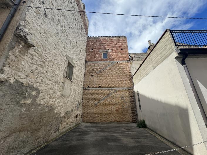 Image No.21-2 Bed Townhouse for sale