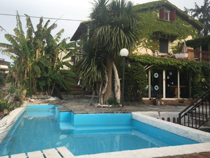 Image No.2-4 Bed Villa for sale