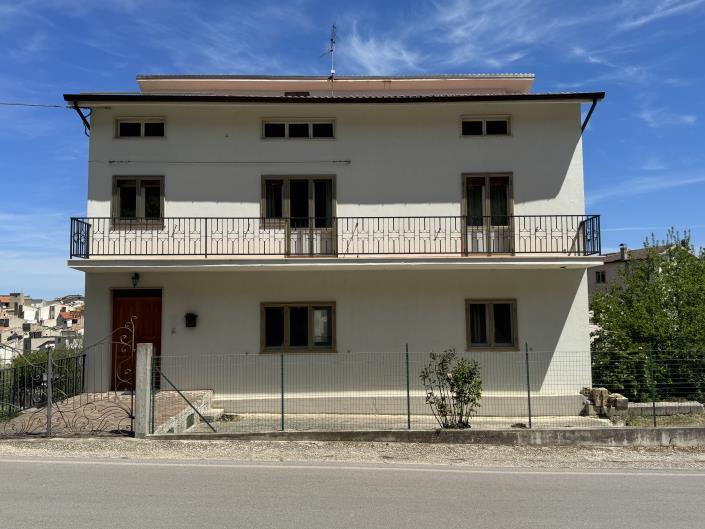 Image No.55-2 Bed Townhouse for sale