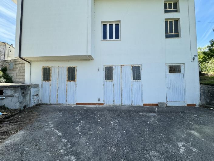 Image No.27-2 Bed Townhouse for sale