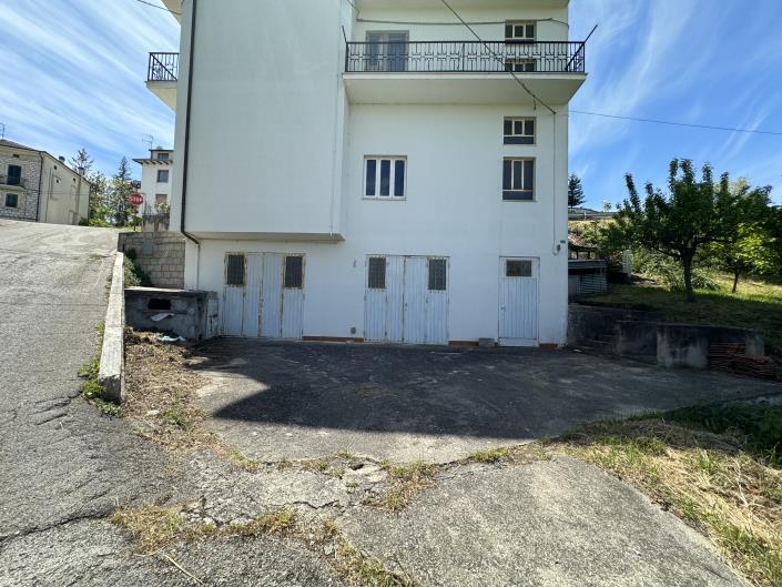 Image No.26-2 Bed Townhouse for sale