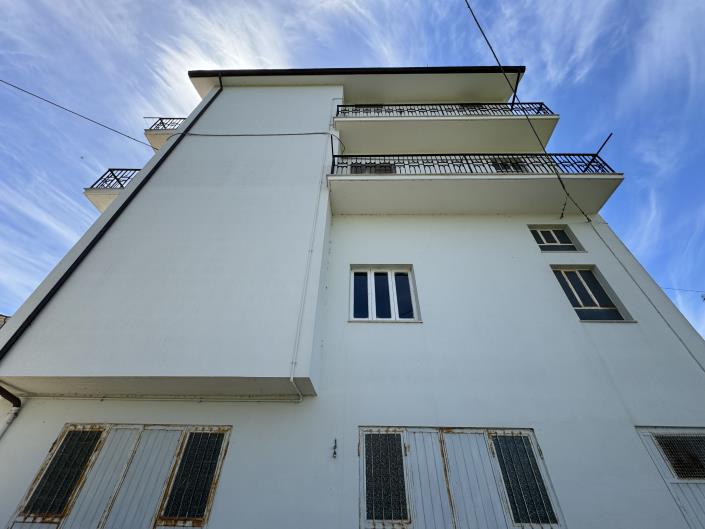 Image No.29-2 Bed Townhouse for sale