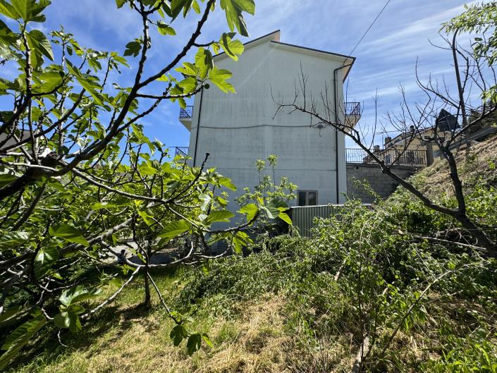 Image No.33-2 Bed Townhouse for sale