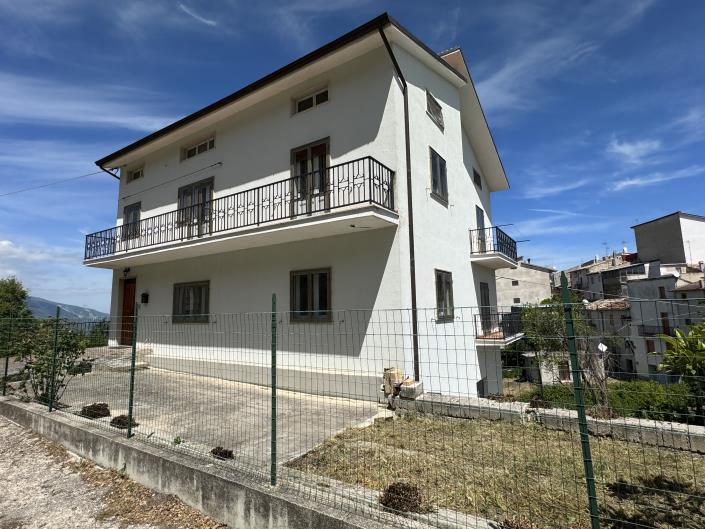 Image No.41-2 Bed Townhouse for sale