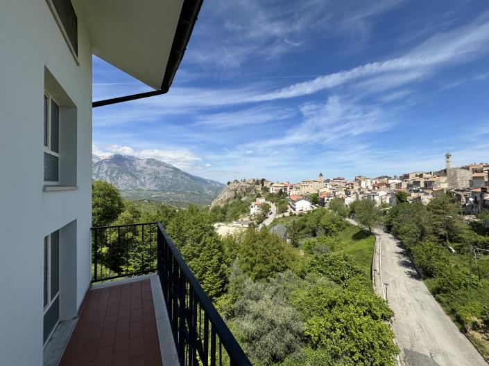 Image No.17-2 Bed Townhouse for sale