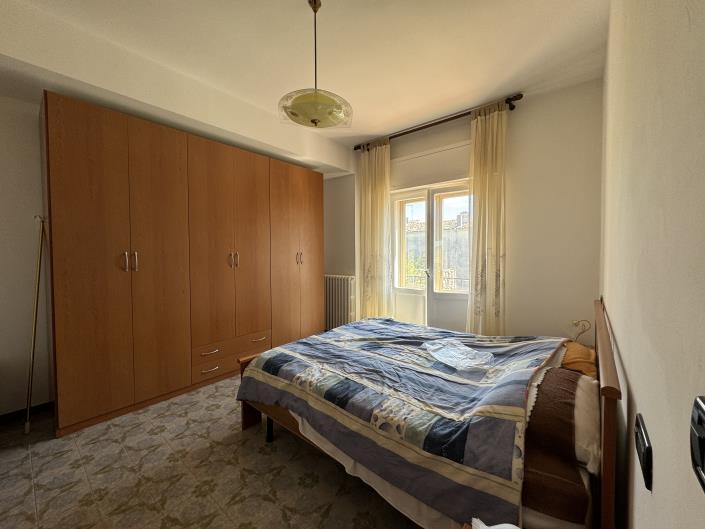 Image No.23-2 Bed Townhouse for sale