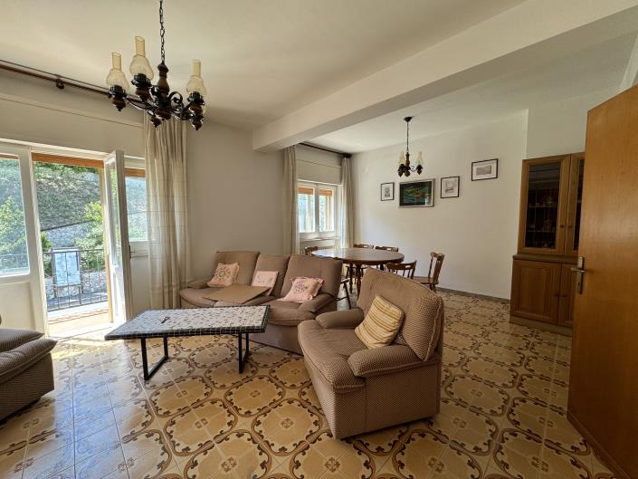 Image No.12-2 Bed Townhouse for sale