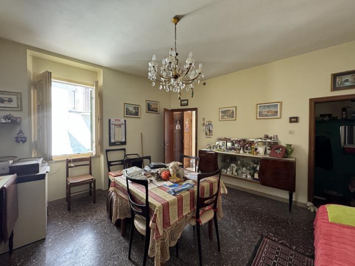 Image No.12-2 Bed House for sale