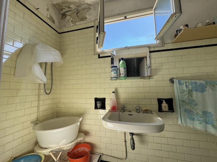 Image No.20-2 Bed House for sale