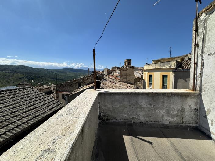 Image No.25-2 Bed House for sale