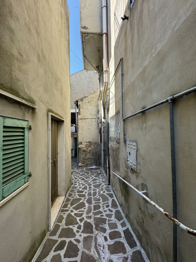 Image No.45-2 Bed House for sale