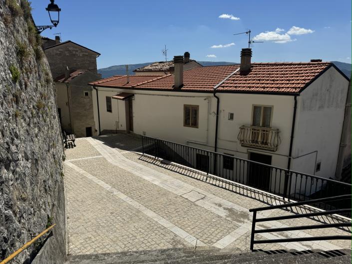 Image No.49-2 Bed Townhouse for sale