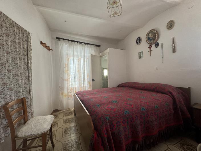 Image No.19-2 Bed Townhouse for sale